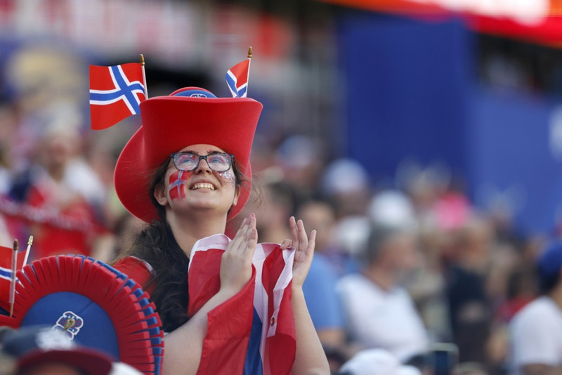 Ein norsk með fyndinn hatt.