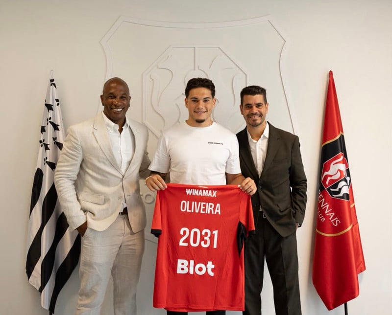 Oliveira skrifaði undir fimm ára samning hjá Rennes