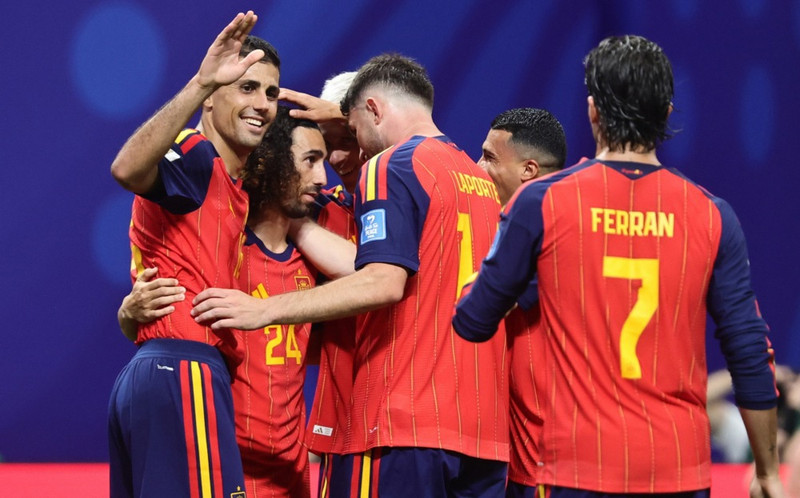 Marc Cucurella átti skotið sem bjó til áttunda sjálfsmark mótsins