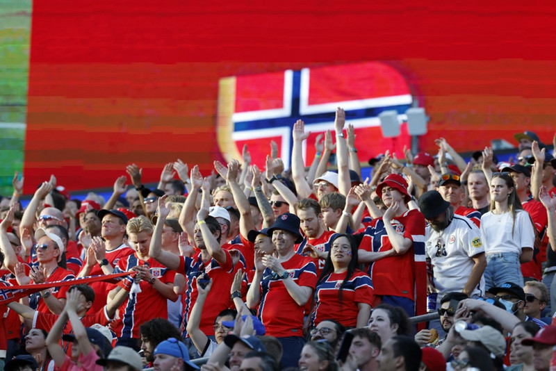 Stuðningsmenn Noregs vona það besta.
