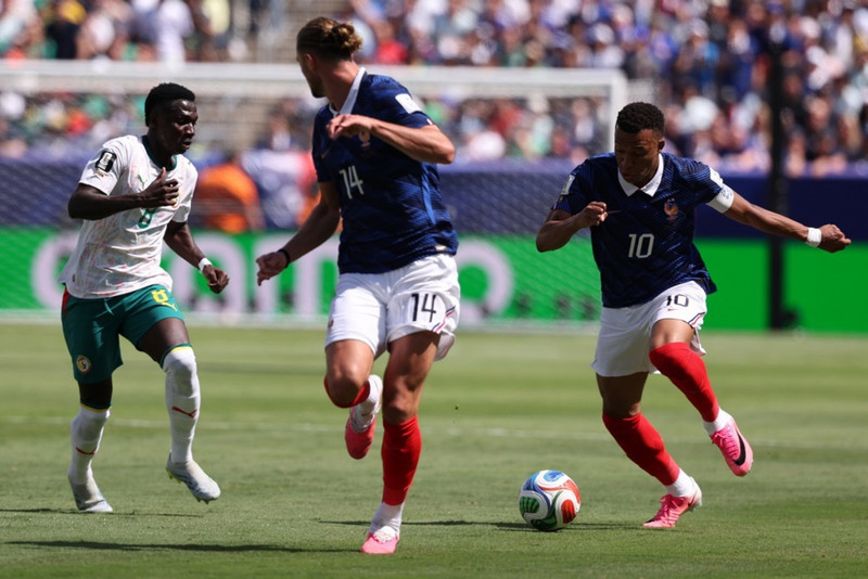 Kylian Mbappe með Trionda-boltann