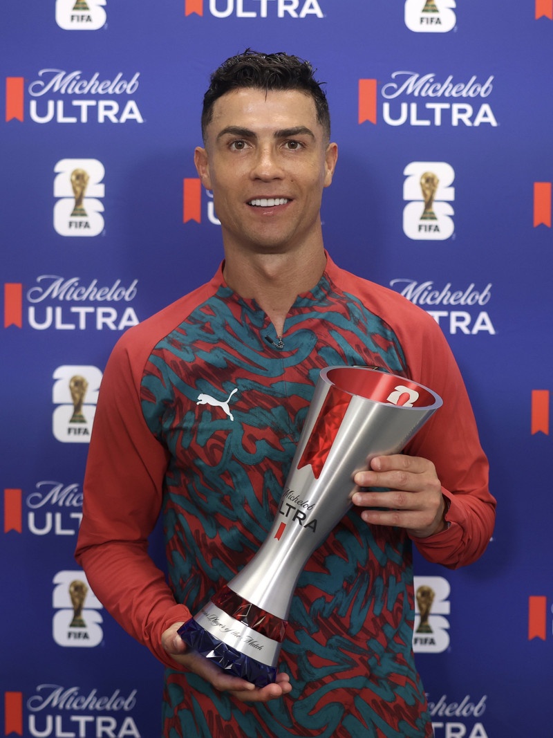 Ronaldo með verðlaunin