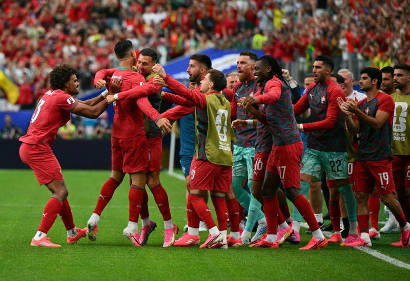 Cristiano Ronaldo fagnar markinu