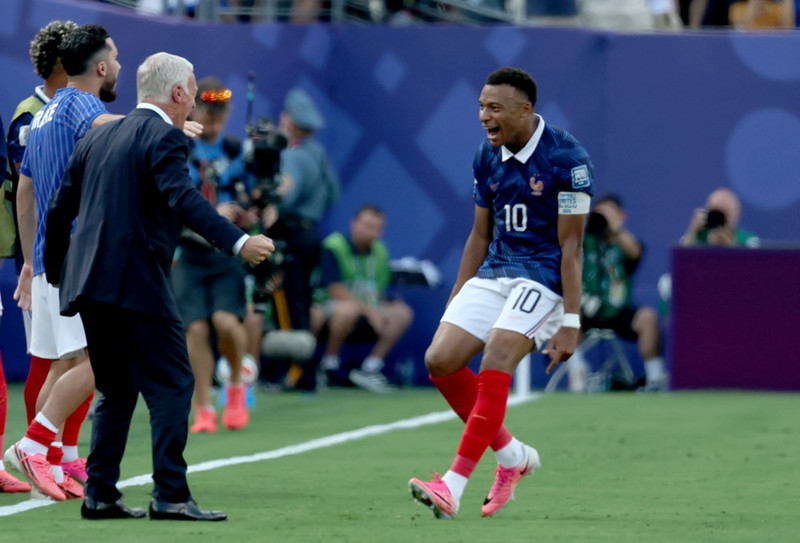 Deschamps hneigði sig fyrir Mbappe