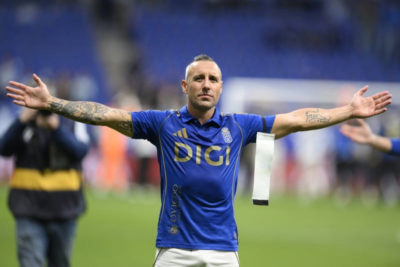 Eftir síðasta heimaleik Oviedo á tímabilinu.