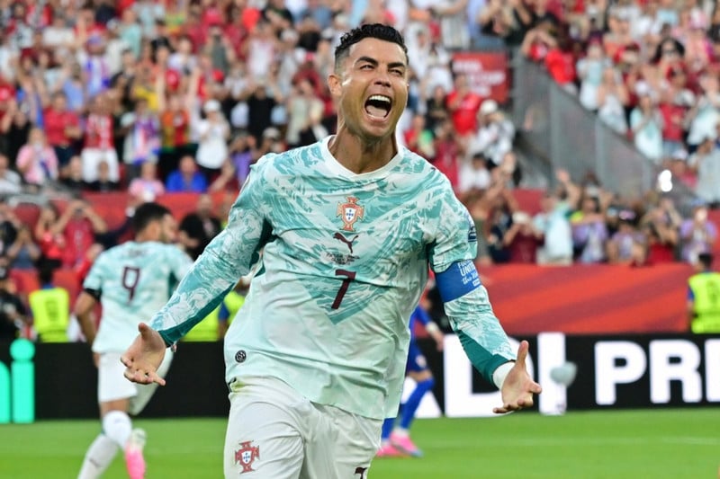 Cristiano Ronaldo skoraði fyrsta mark sitt í útsláttarkeppni HM