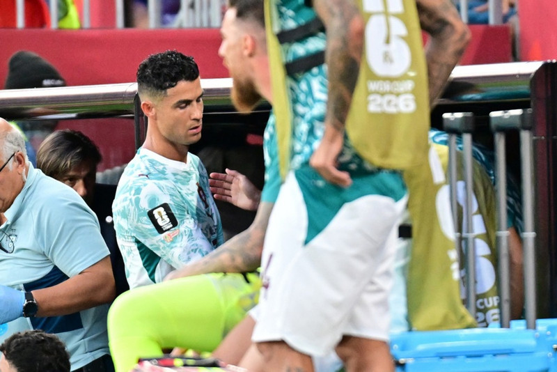 Ronaldo var ekkert sérstaklega ánægður þegar hann var tekinn af velli