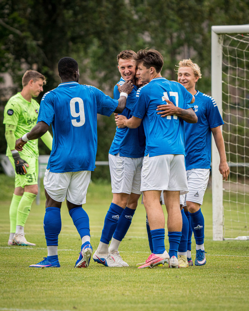Ísak Snær skoraði í 6-3 sigri Lyngby en hér fagna þeir marki hans