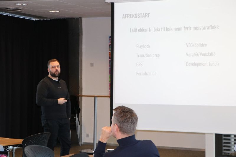 Farið yfir afreksstarf.