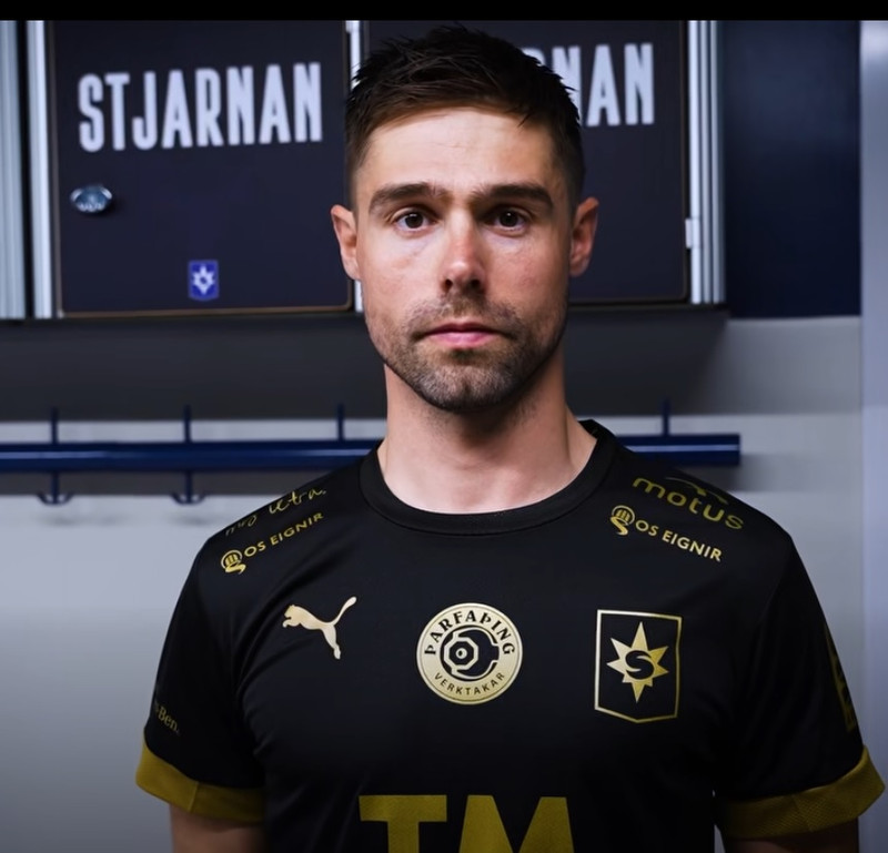 Árni Vilhjálmsson í búningi Stjörnunnar.