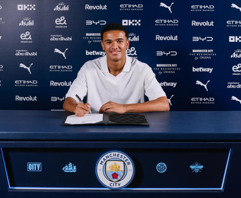 Man City kaupir Charles og lánar hann strax (Staðfest)