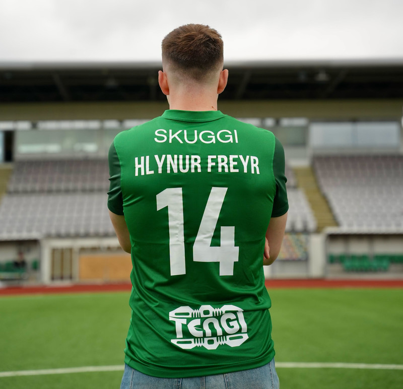 Mættur aftur í grænt og fær treyju númer 14.