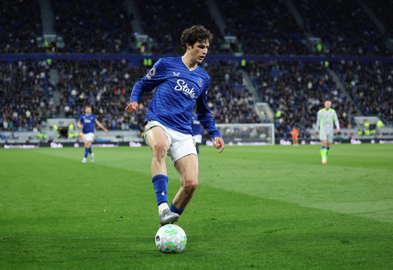 Everton festir kaup á Röhl (Staðfest)