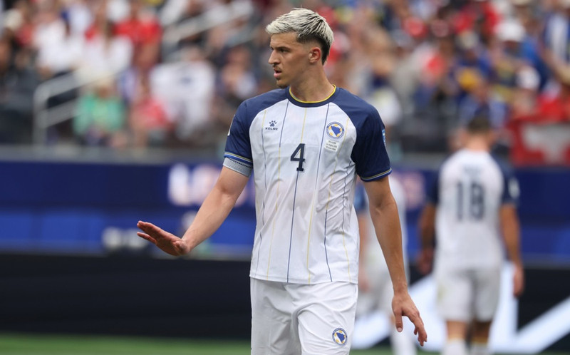 Leeds kaupir miðvörð fyrir 40 milljónir