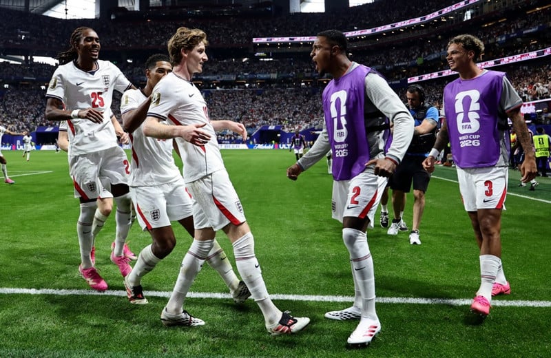 Sjáðu markið: Gordon kom Englandi yfir og Spence með stórkostlega björgun