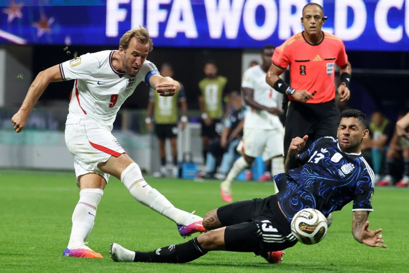 Neville kveikti í Romero og Martínez - „Verð vonandi ekki eins og hann"