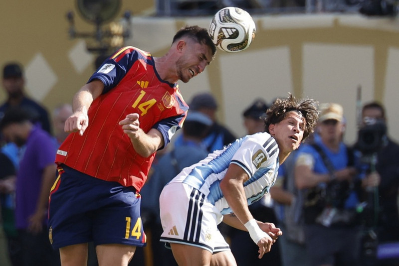 <b>Miðvörður: Aymeric Laporte (Spánn)</b> - Yfirvegaður og öflugur. Myndaði geggjað miðvarðapar með Pau Cubarsi.