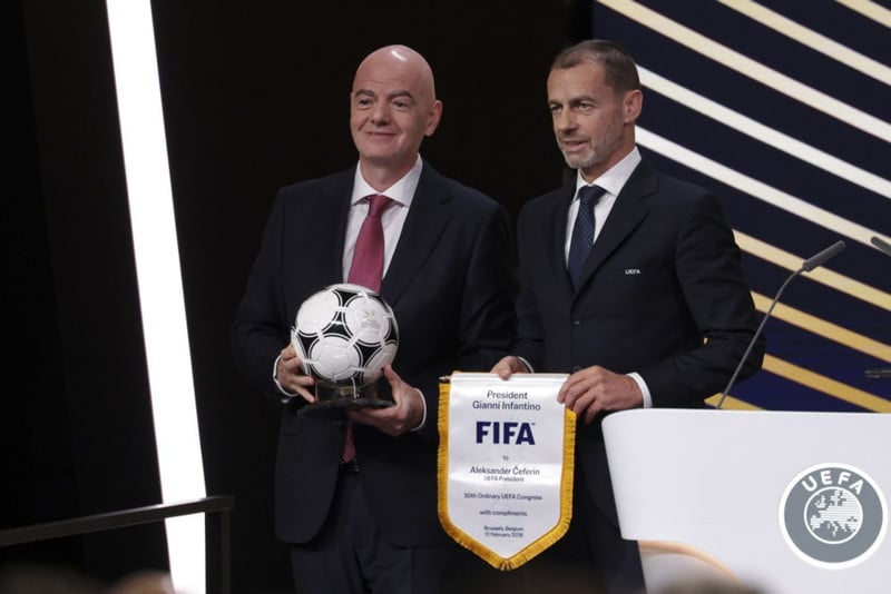 Forseti UEFA mótmælir FIFA og mætti ekki á úrslitaleikinn.