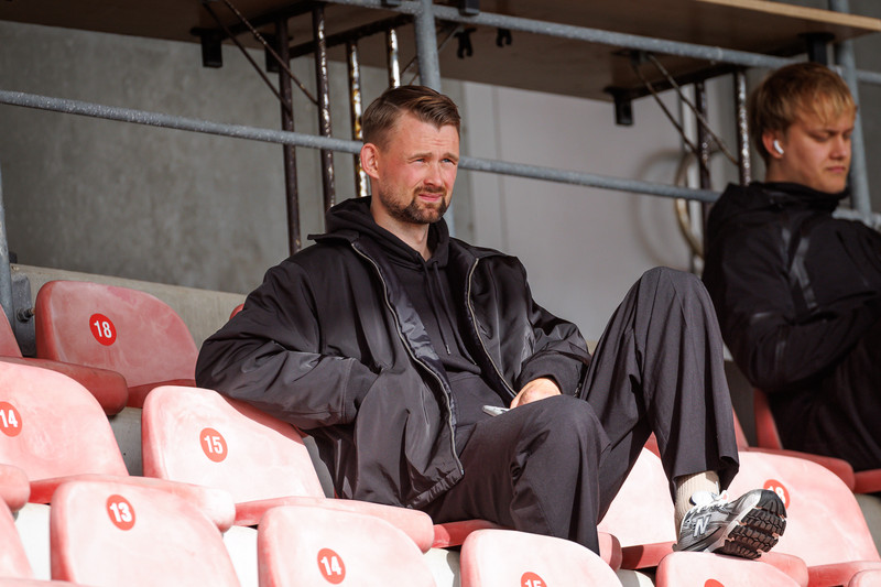Danski framherjinn Nikolaj Hansen glímir við beinmar í ökkla.