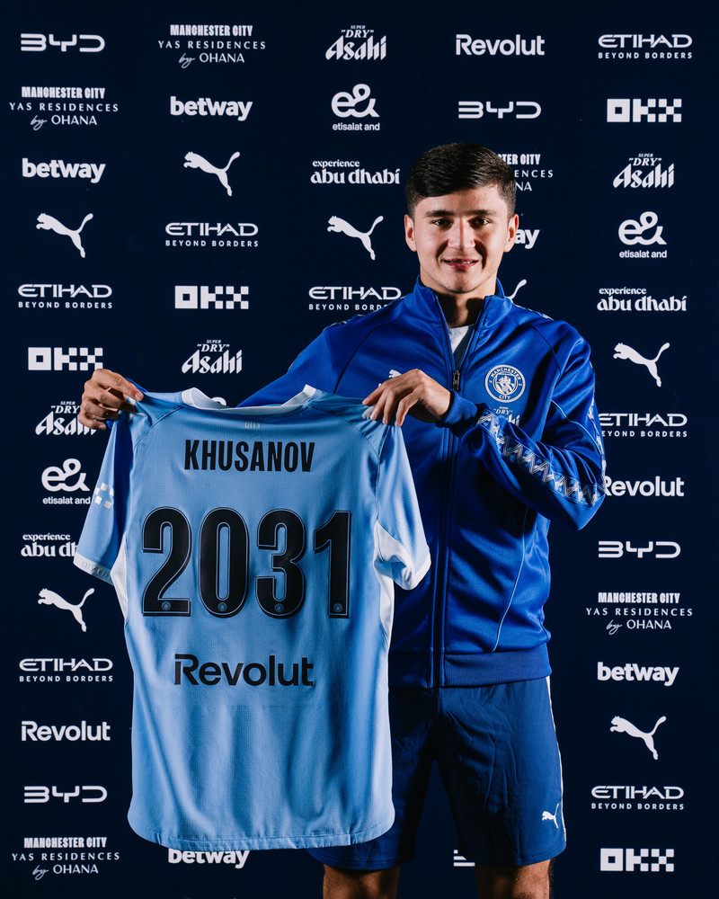 Khusanov framlengir við Man City (Staðfest)