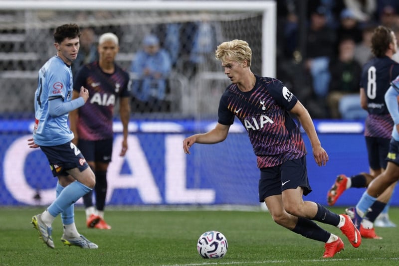Lucas Bergvall er 20 ára. Hér er hann í leiknum gegn Sydney.
