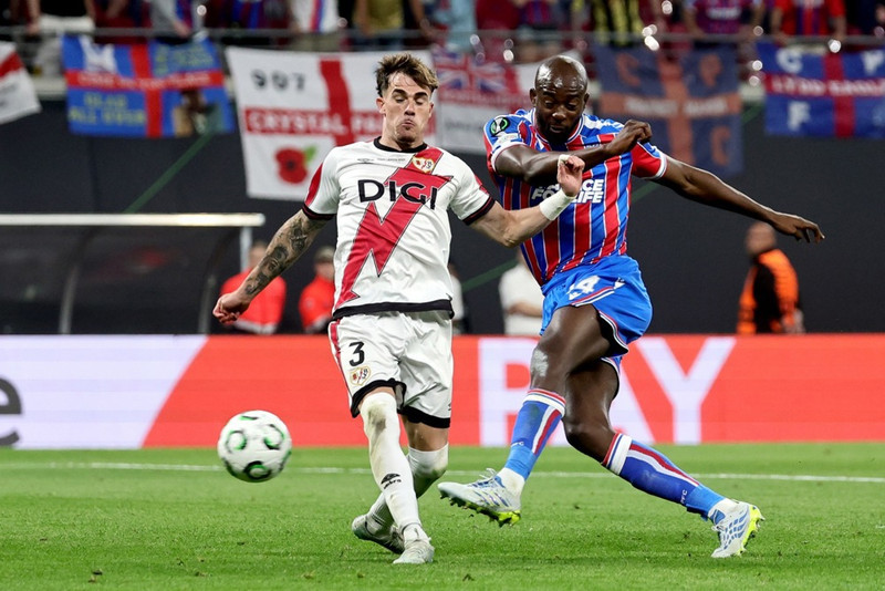 Chavarria á leið til Chelsea - Gusto falur fyrir rétt verð
