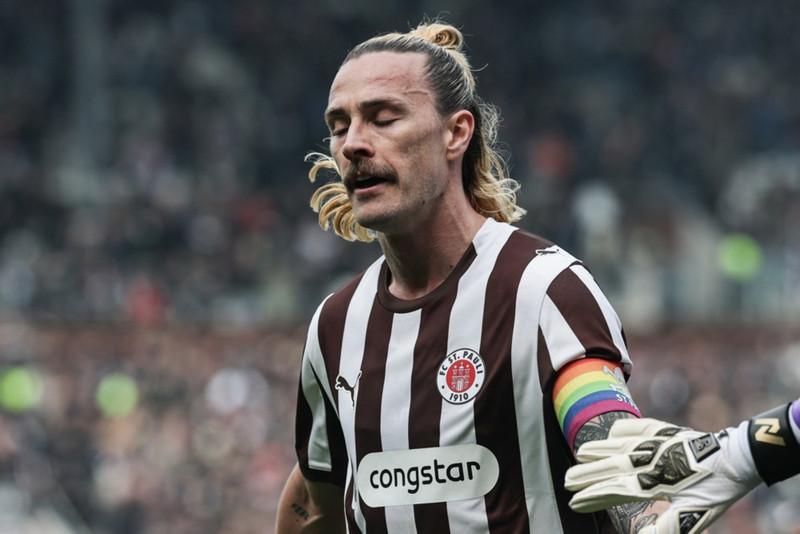 Jackson Irvine eftir fall St. Pauli.