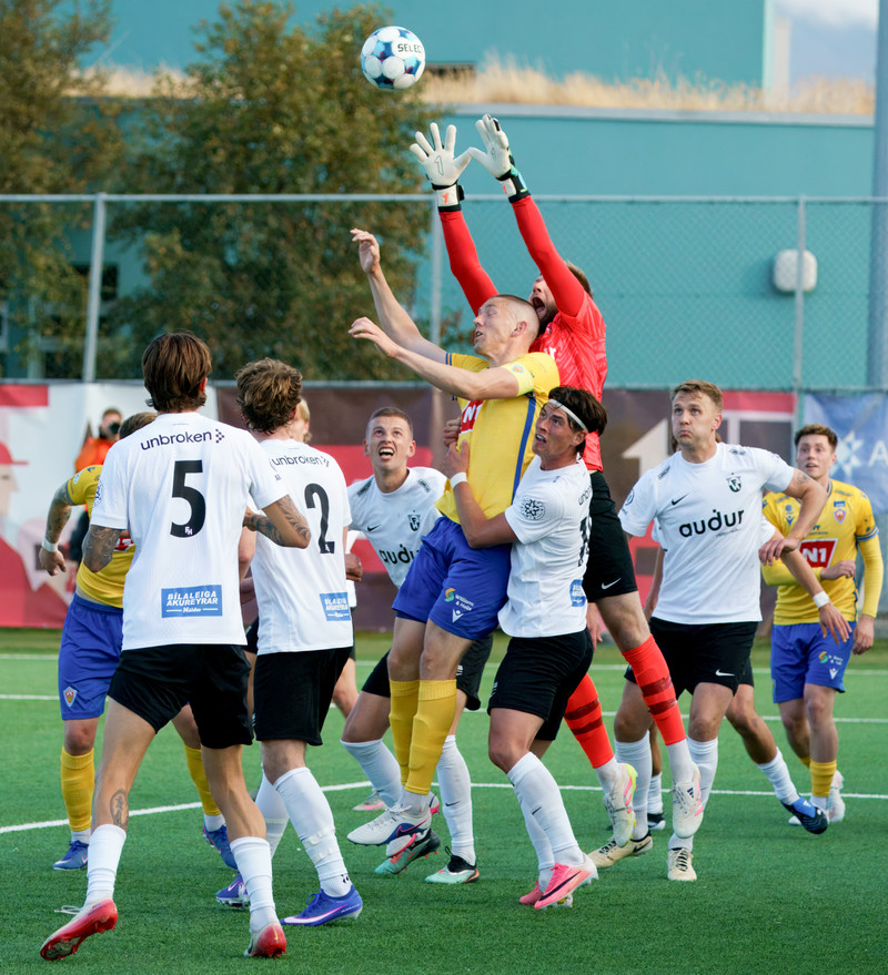 FH tók öll stigin á Akureyri í gær.