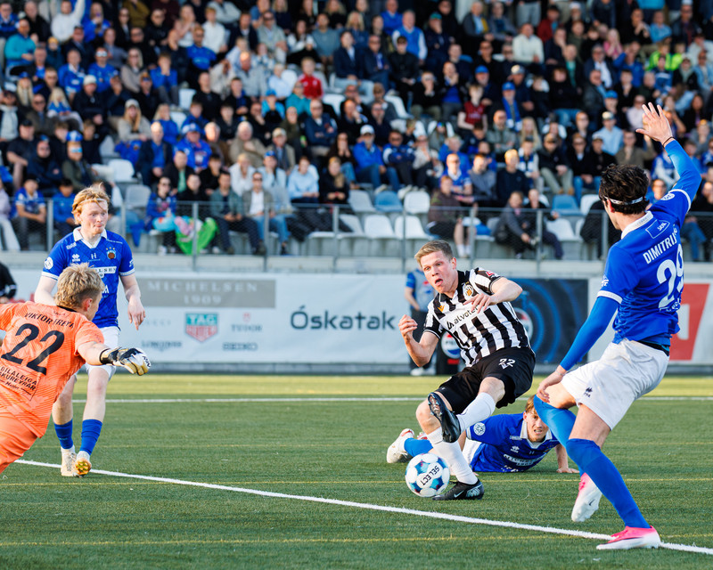 Fram og KR mætast í baráttu um annað sætið