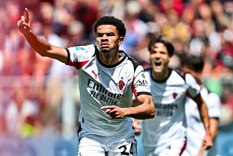 Frá AC Milan til Lyon (Staðfest)