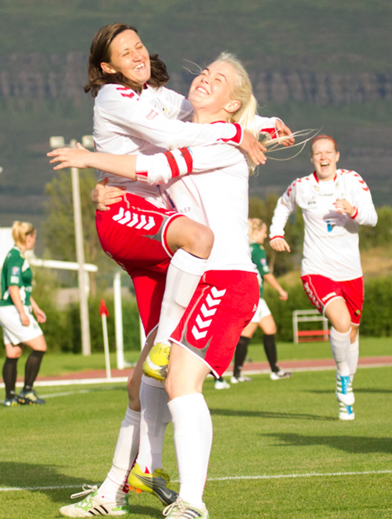 Mateja Zver og Arna Sif mætast í kvöld.