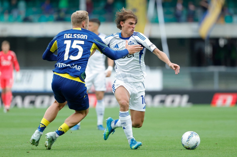 Ungstirnið Nico Paz mun áfram spila í tíunni