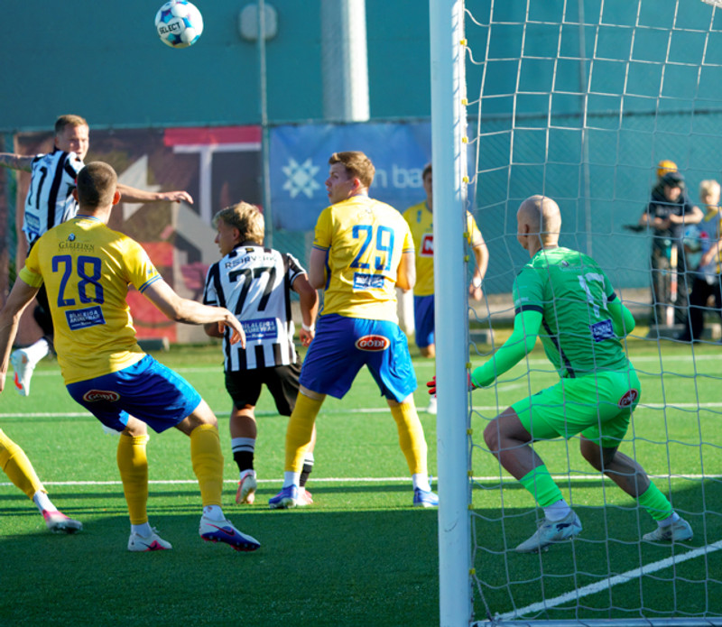 Myndaveisla: KR skoruðu 5 á Akureyri