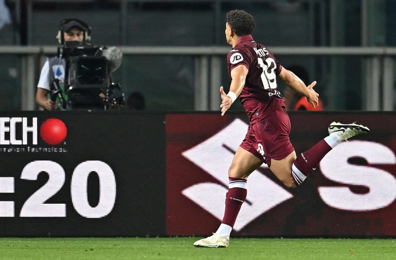 Che Adams skoraði geggjað mark gegn Milan