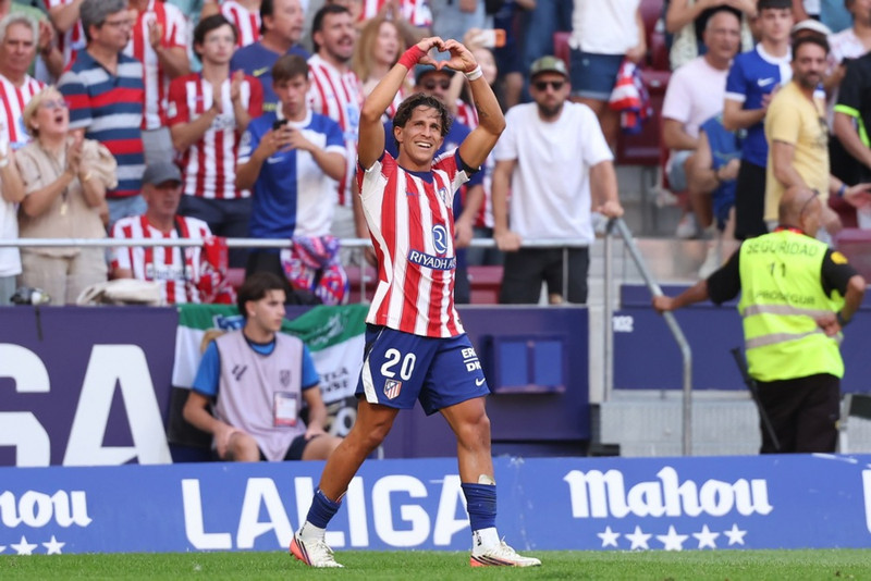 Giuliano Simeone bjargaði stigi fyrir tíu leikmenn Atlético