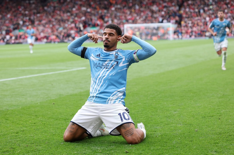 England: Liverpool lenti tvisvar undir á Anfield