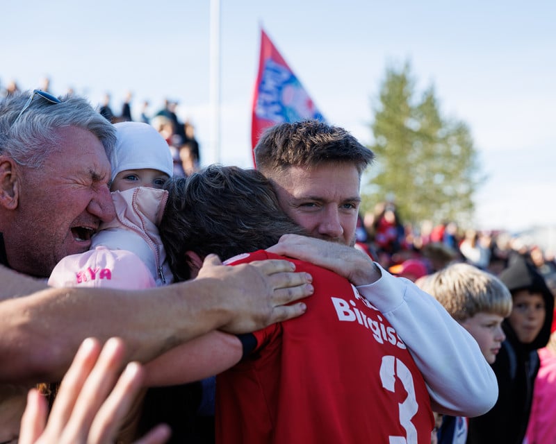 Andrés og synir hans föðmuðust eftir að sætið í Bestu var tryggt.