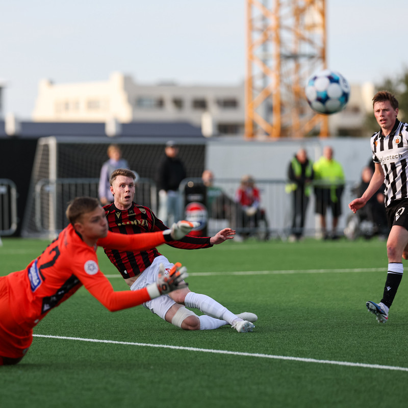 Myndaveisla: Troðfullt á toppslagnum á Meistaravöllum