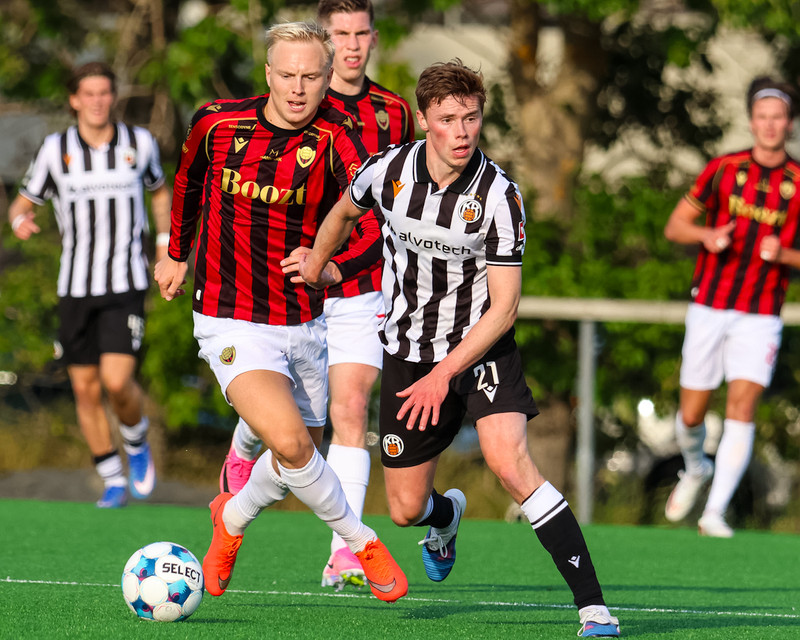 Myndaveisla: Troðfullt á toppslagnum á Meistaravöllum