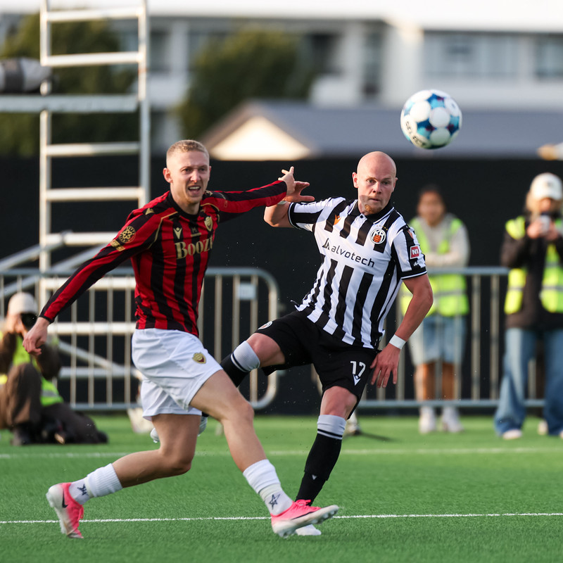 Myndaveisla: Troðfullt á toppslagnum á Meistaravöllum
