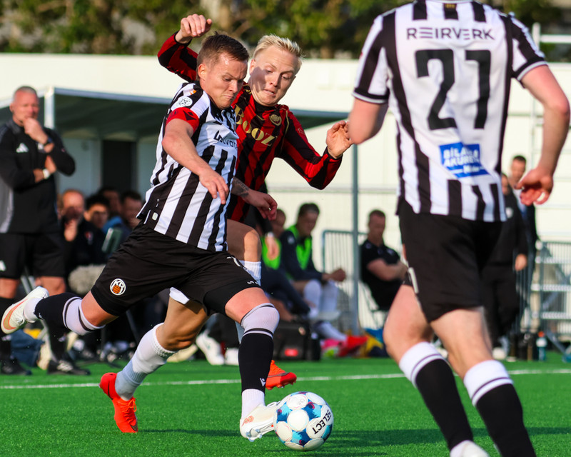 Myndaveisla: Troðfullt á toppslagnum á Meistaravöllum