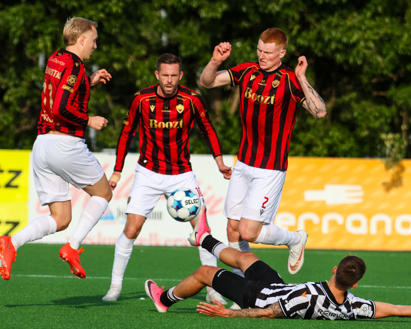 Myndaveisla: Troðfullt á toppslagnum á Meistaravöllum