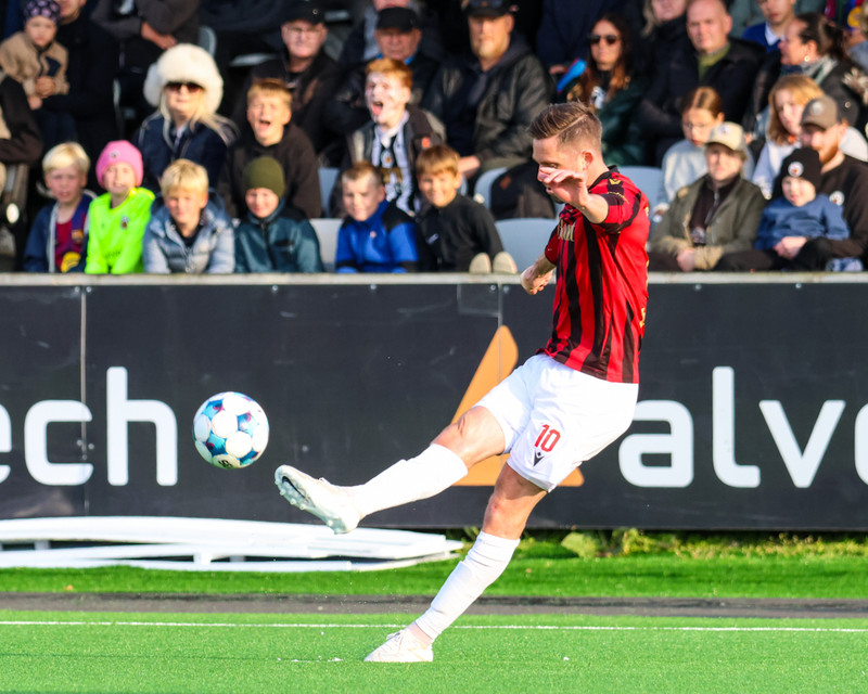 Myndaveisla: Troðfullt á toppslagnum á Meistaravöllum