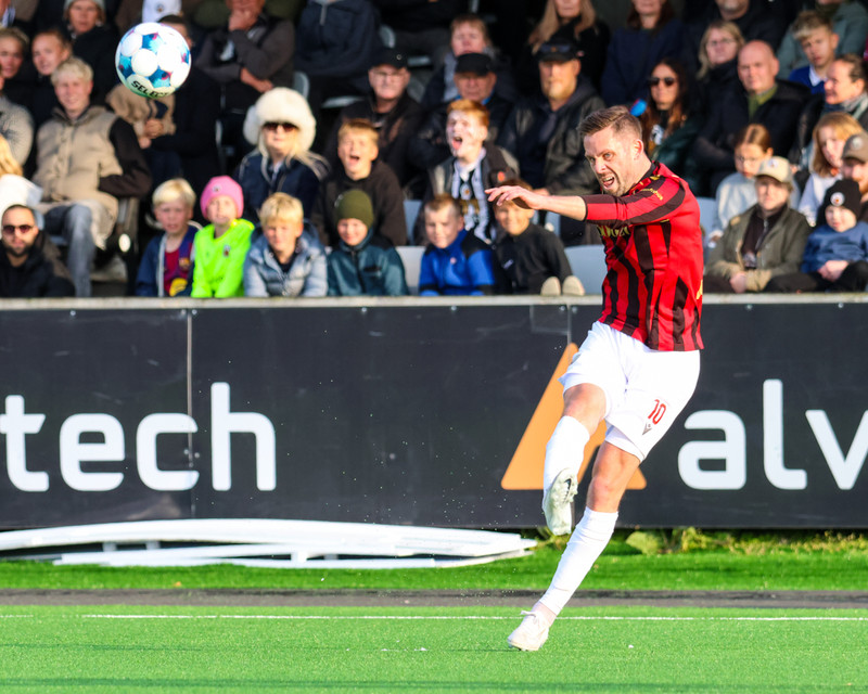 Myndaveisla: Troðfullt á toppslagnum á Meistaravöllum