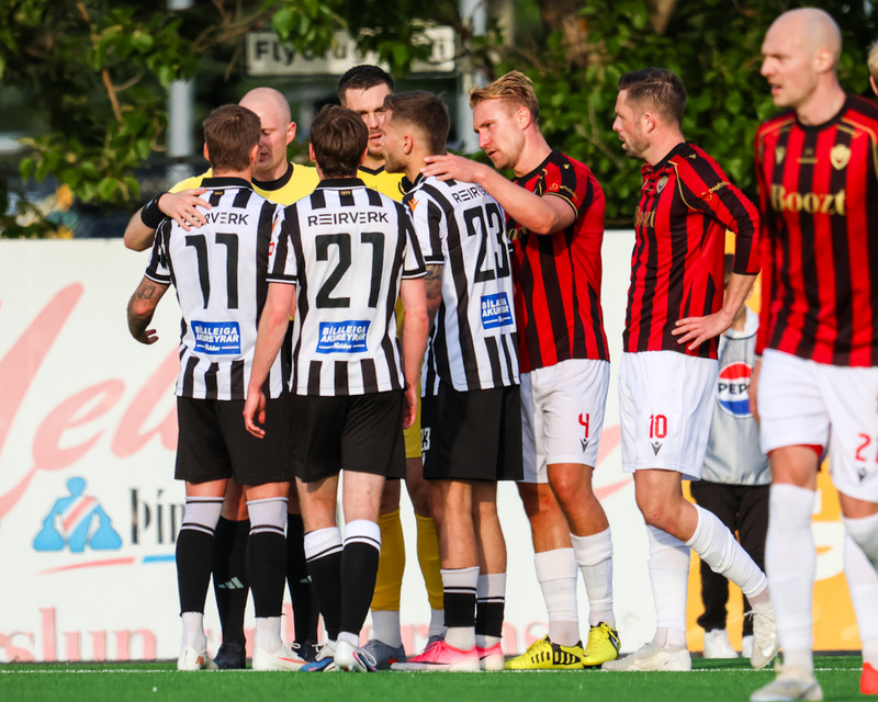 Myndaveisla: Troðfullt á toppslagnum á Meistaravöllum