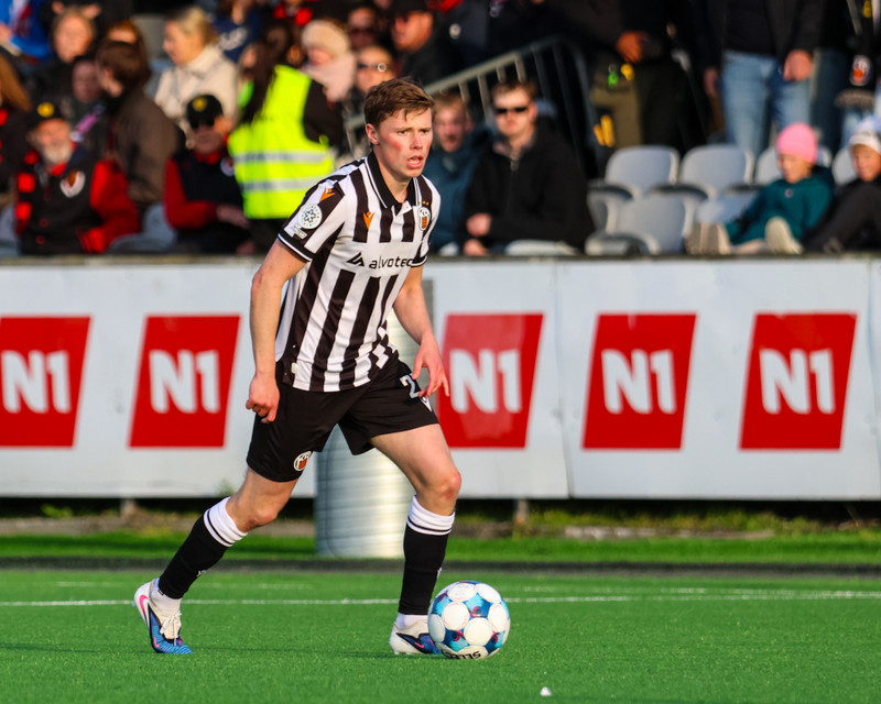 Myndaveisla: Troðfullt á toppslagnum á Meistaravöllum