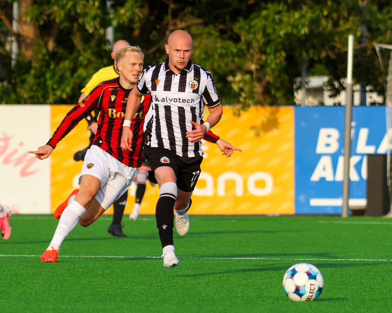 Myndaveisla: Troðfullt á toppslagnum á Meistaravöllum