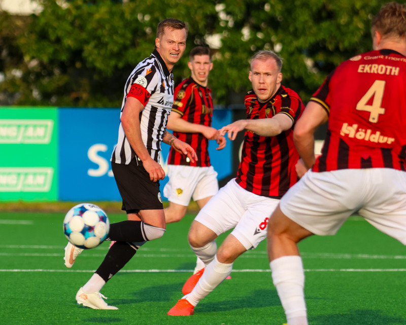 Myndaveisla: Troðfullt á toppslagnum á Meistaravöllum