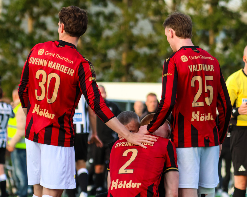 Myndaveisla: Troðfullt á toppslagnum á Meistaravöllum