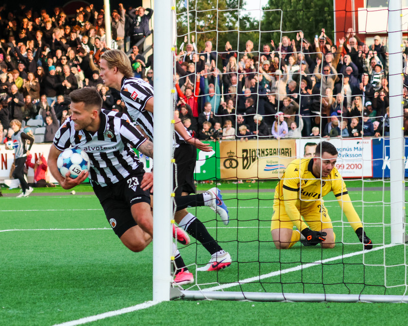 Myndaveisla: Troðfullt á toppslagnum á Meistaravöllum